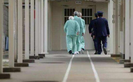 日本京都监狱犯人集体食物中毒 确系监狱食堂之责