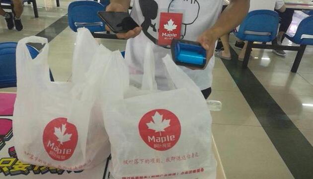 武汉一高?？ㄊ程猛饴襞渌头?学生零抽成服务为一份安心