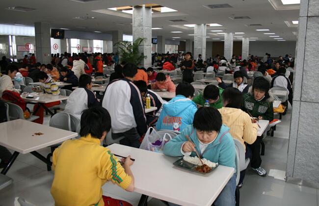 学校食堂