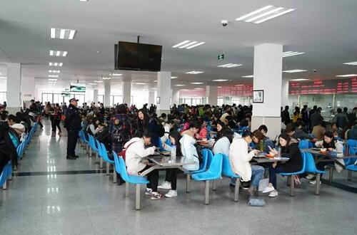 大学食堂好不好做